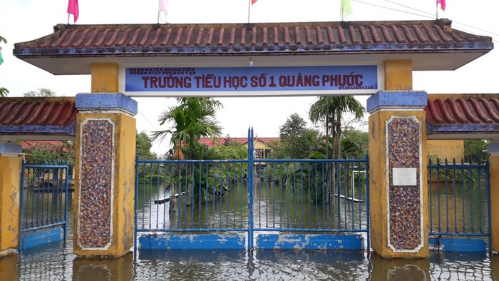 Trường Tiểu học số 1 Quảng Phước - huyện Quảng Điền ngập sâu trong đợt lũ vừa qua. Ảnh: TL