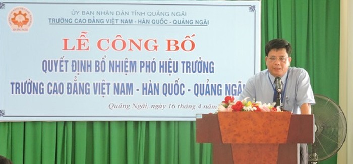 Ông Lê Trữ - Hiệu trưởng trường Cao đẳng Việt Nam - Hàn Quốc (Quảng Ngãi) bị kỷ luật cảnh cáo. Ảnh: viethanquangngai.edu.vn