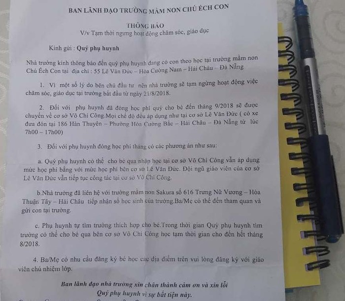 Tờ rơi thông báo của Ban lãnh đạo nhà trường đến phụ huynh, còn chủ trường thì mất liên lạc. Ảnh: TT