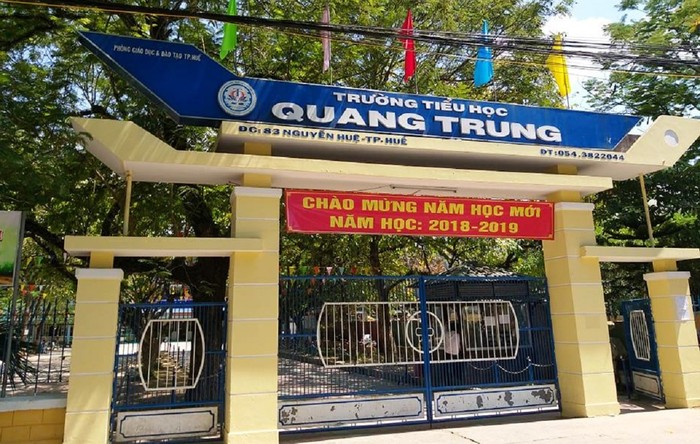 Trường tiểu học Quang Trung thu hơn 300 triệu đồng tiền trái tuyến của học sinh.
