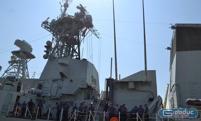 Tàu khu trục HMCS Calgary là một trong 12 chiến hạm tuần tra đa năng lớp Halifax.