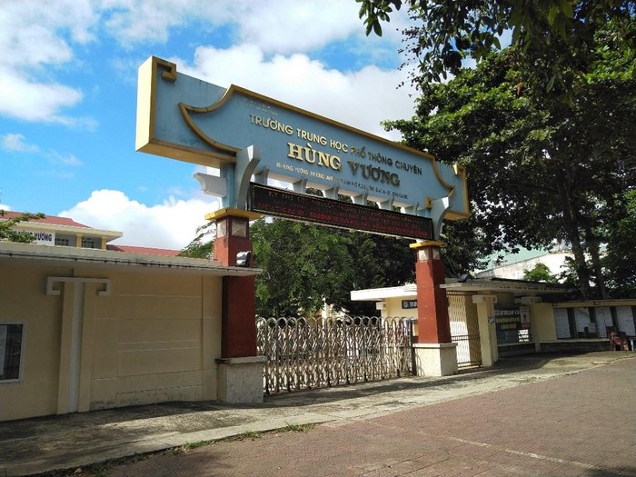 Trường trung học phổ thông chuyên Hùng Vương, nơi chấm thi tốt nghiệp trung học phổ thông năm 2021 phải xét nghiệm các giáo viên và thực hiện cách ly sau khi chấm xong. Ảnh: MT