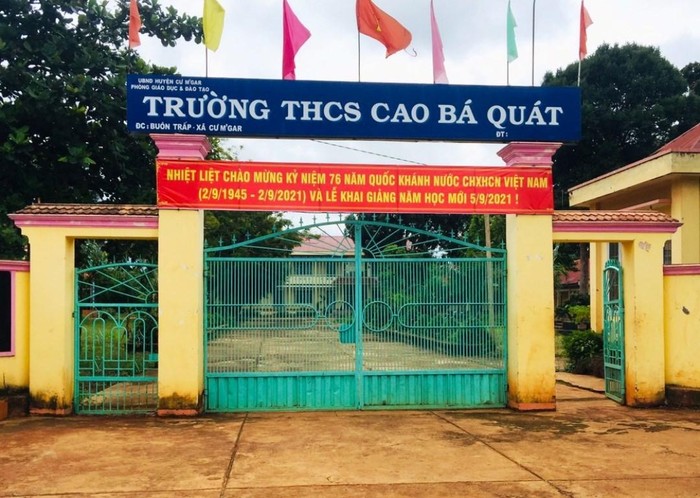 Nhiều giáo viên Trường trung học cơ sở Cao Bá Quát bị chậm lương vì chưa có lãnh đạo để ký các giấy tờ liên quan đến tài chính. Ảnh: CTV