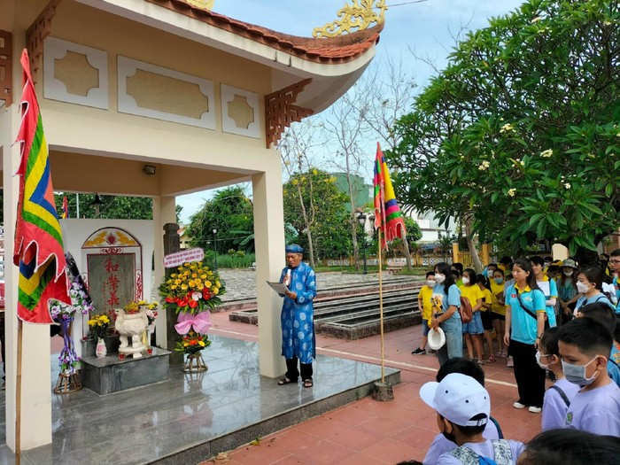 Chuyến tham quan thực tế tại các di tích lịch sử của học sinh Trường tiểu học Núi Thành (quận Hải Châu, Đà Nẵng). Ảnh: NH