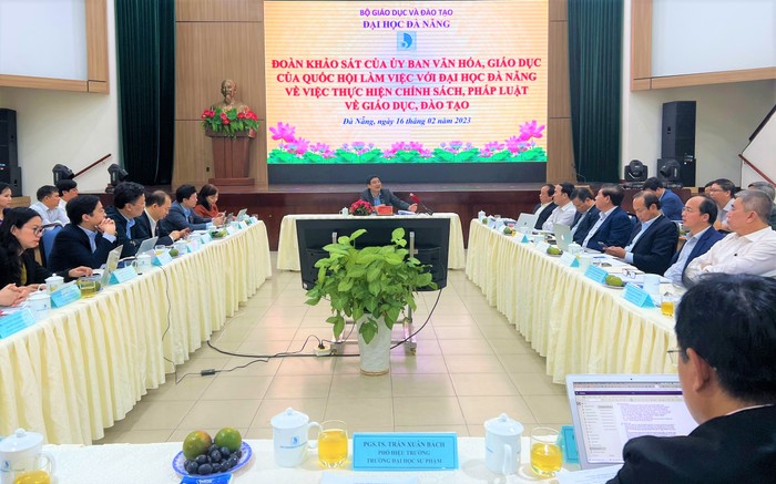 Đại học Đà Nẵng kiến nghị Ủy ban Văn hóa, Giáo dục của Quốc hội có ý kiến với các Bộ, ngành có liên quan để giúp tháo gỡ khó khăn trong việc triển khai thực hiện Nghị quyết số 165. Ảnh: AN