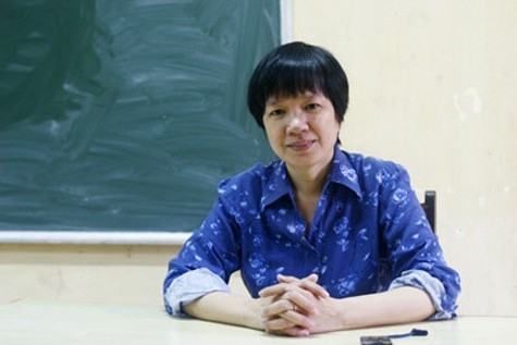 Tiến sỹ Văn học Trịnh Thu Tuyết, giáo viên trường THPT Chu Văn An (Hà Nội), hình tượng giáo viên được coi là chuẩn mực về đạo đức, tác phong và chuyên môn