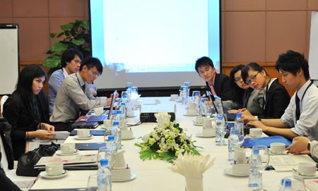 Sinh viên Việt Nam cùng thảo luận cùng các nhà lãnh đạo trong khu vực tại diễn đàn Hyli