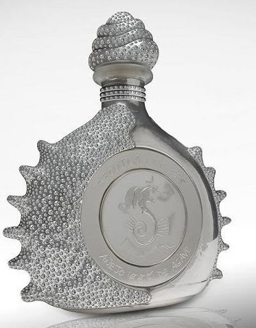 Chai chai Tequila có giá 225.000 USD. Vỏ chai được mạ vàng và bạch kim của Ultra Premium Tequila Ley 0,925 đã được mua tại một phiên đấu giá tại thành phố Mexico vào năm 2006.
