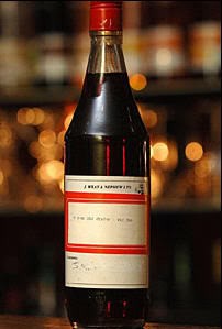 Chai Rum do Distillers Jamaica (nhà sưu tập rượu người Mỹ) là một trong bốn chai duy nhất vào lúc đó. Nó được đóng chai trở lại vào năm 1940 và có giá 54.000 USD.