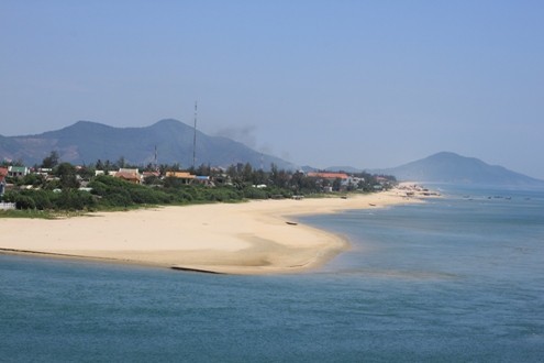 Năm 2009, Câu lạc bộ những vịnh đẹp nhất thế giới - Worldbays Club diễn ra tại TP Sétubal - Bồ Đào Nha đã công nhận vịnh Lăng Cô của tỉnh Thừa Thiên - Huế là thành viên thứ 28 trong số 29 thành viên các vịnh biển đẹp nhất thế giới.