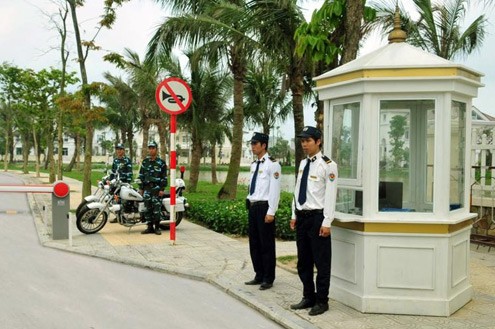 An ninh nghiêm ngặt được bảo đảm cho các cư dân khi sinh sống tại đây. Đội ngũ bảo vệ chuyên nghiệp thường xuyên đi tuần quanh tòa nhà để đảm bảo sự an toàn cho người ở.