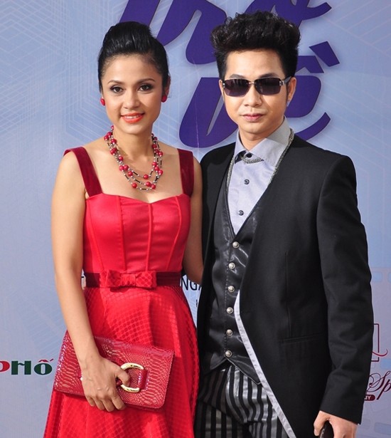 Việt Trinh và Quách Tuấn Du. Nam ca sĩ lần đầu đóng phim và được đảm nhận một vai diễn rất quan trọng trong phim "Trở về".