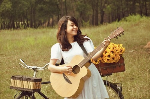 Hình ảnh cây đàn guitar luôn gắn chặt với cuộc sống của Thái Trinh