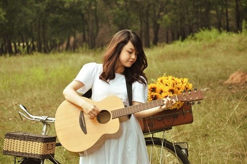 Cô năm nay 19 tuổi, cách đây vài năm Thái Trinh từng làm cả cộng đồng mạng chao đảo vì ca khúc The Show do cô cover