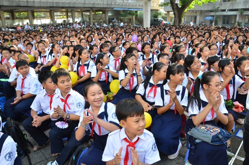 Người giáo viên chân chính phải coi nhiệm vụ dạy dỗ mỗi em học trò thành người là như nhau (Ảnh : nld.com.vn).