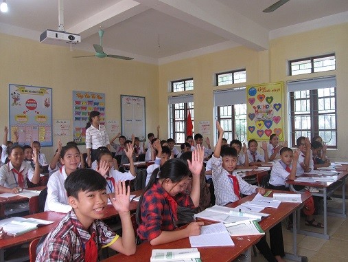 Các em học sinh lớp 7a1 biểu quyết thích học chương trình truyền thống.