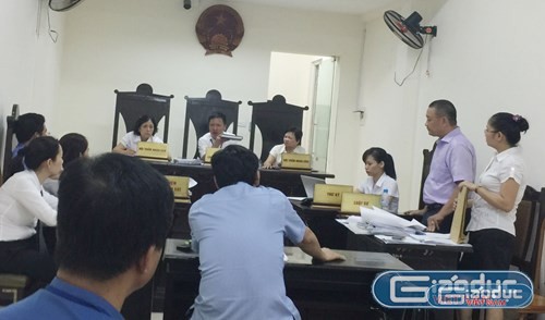 Phiên tòa sơ thẩm vụ án hành chính ông Hoàng Xuân Quế kiện Bộ trưởng Bộ Giáo dục và Đào tạo. Ảnh HL