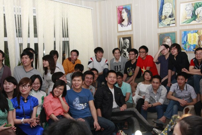 Có khá nhiều các bạn Trung Quốc, Mông Cổ cùng tham gia theo dõi buổi biểu diễn văn nghệ.