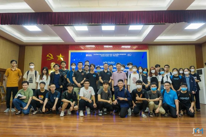 Sinh viên ngành Khoa học dữ liệu Trường Đại học Khoa học Tự nhiên (Đại học Quốc gia Hà Nội) tham gia hội thảo. Ảnh: NTCC