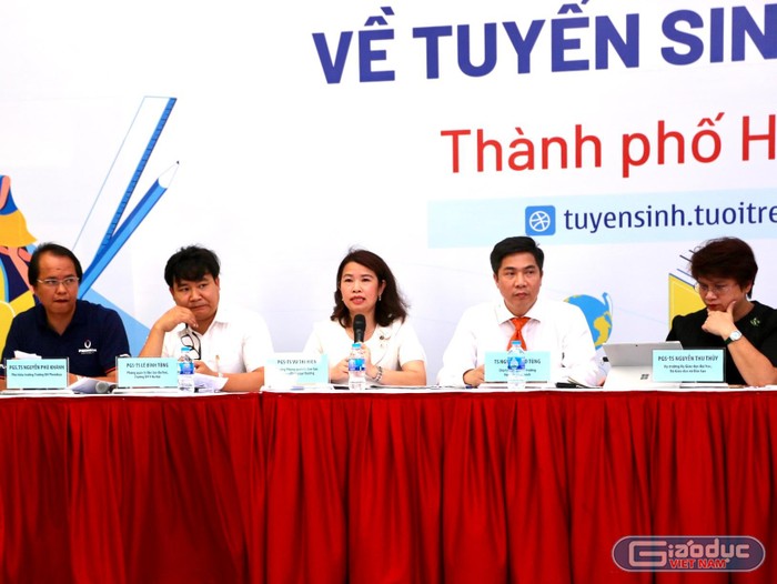 Phó Giáo sư Vũ Thị Hiền (ở giữa), Trưởng phòng Quản lý Đào tạo, Trường Đại học Ngoại thương. Ảnh:N.A