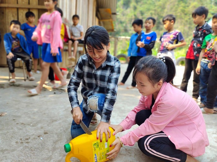 Học sinh Trường Phổ thông Dân tộc bán trú Tiểu học Nậm Chà. Ảnh: NVCC