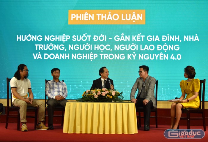 Hội thảo “Hướng nghiệp suốt đời&quot; ngày 8/10. Ảnh: Trần Lý