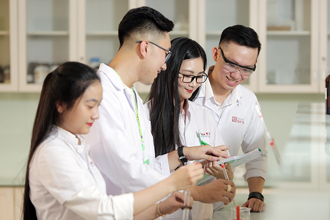Sinh viên khối ngành sức khỏe của Trường Đại học Duy Tân trong tiết học. Nguồn: website nhà trường