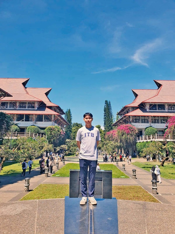 Cựu sinh viên Lê Anh Tuấn - ngành Công nghệ Hàng không Vũ trụ, Trường Đại học Công nghệ (Đại học Quốc gia Hà Nội). Ảnh: NVCC. 494405639_677783564998694_3786008886750576589_n.jpg