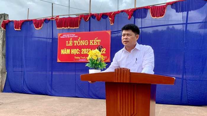 Thầy Hoàng Đức Hoà - Hiệu trưởng Trường Phổ thông dân tộc nội trú Bố Trạch. Ảnh: NVCC 1000007695.jpg