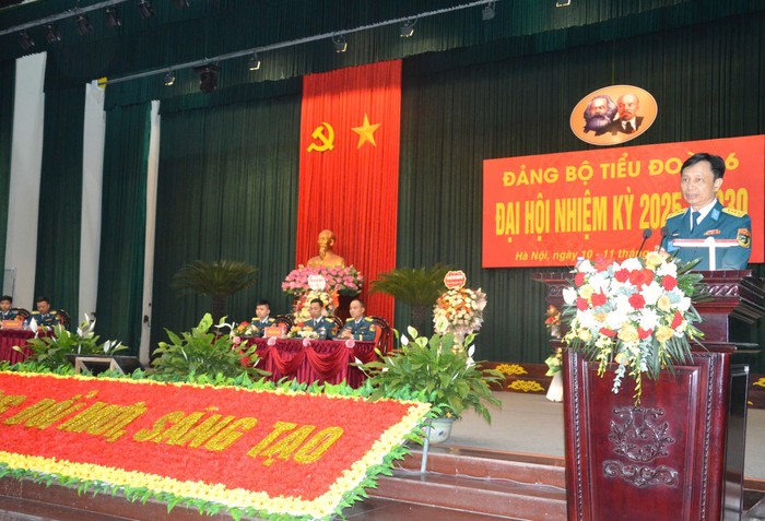 Đại tá Vũ Mạnh Hoàng - Ủy viên Thường vụ Đảng ủy, Phó Chính ủy Học viện phát biểu chỉ đạo Đại hội. z6592733805182_5955630fceb62cb0999a3ba84e3e3a46.jpg