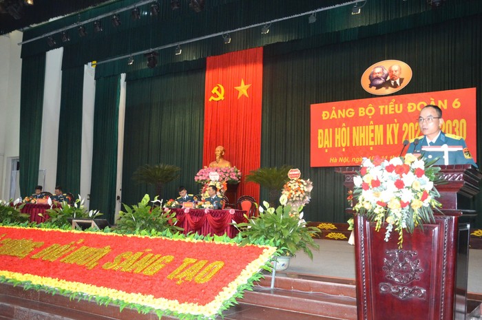 Trung tá Vũ Ngọc Thơ - Tiểu đoàn trưởng phát biểu khai mạc Đại hội. z6592733818409_95899ff3342ce43b98c6ff39b408777f.jpg