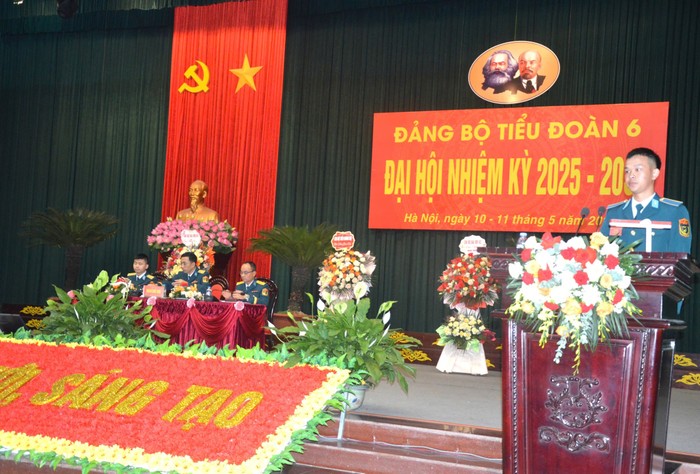 Trung sĩ Trần Phương Nam, học viên Khóa 68, Đại đội 61 phát biểu ý kiến đóng góp vào văn kiện của Đại hội. z6592733833325_7561a73c7c4557b58282a86340801665.jpg