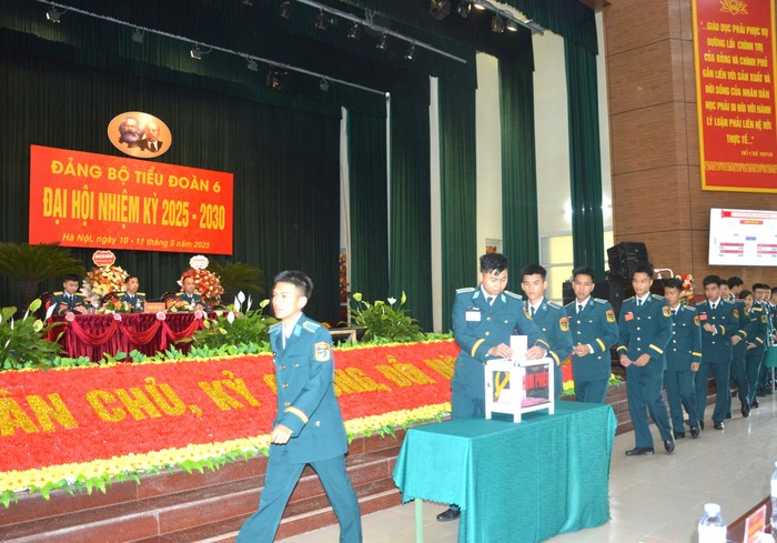 Đại hội bỏ phiếu bầu Ban Chấp hành Đảng bộ Tiểu đoàn nhiệm kỳ 2025 - 2030. z6592733833567_444919d8e9b382b044e9b9b9b2f3b519.jpg