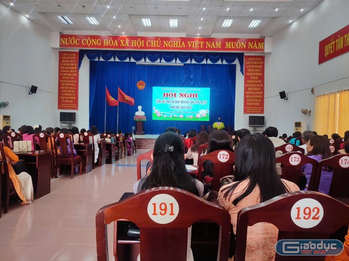 Hội nghị tổng kết Hội thi giáo viên dạy giỏi (Ảnh P.T) gdvn-gvdg1.jpg