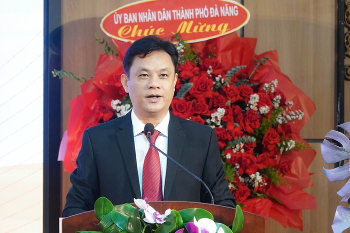 Phó Giáo sư, Tiến sĩ Nguyễn Văn Long - Hiệu trưởng Trường Đại học Ngoại ngữ, Đại học Đà Nẵng. Ảnh: NTCC 10-thay-long-phat-bieu-7556-9603.jpg