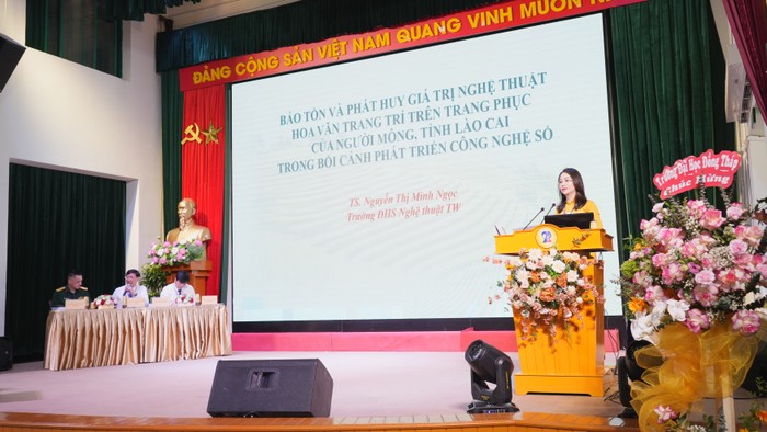 Tham luận Bảo tồn và phát huy giá trị nghệ thuật hoa văn trang trí trên trang phục của người Mông, tỉnh Lào Cai trong bối cảnh công nghệ số của Tiến sĩ Nguyễn Thị Minh Ngọc, Trường Đại học Sư phạm Nghệ thuật Trung ương. 2.jpg