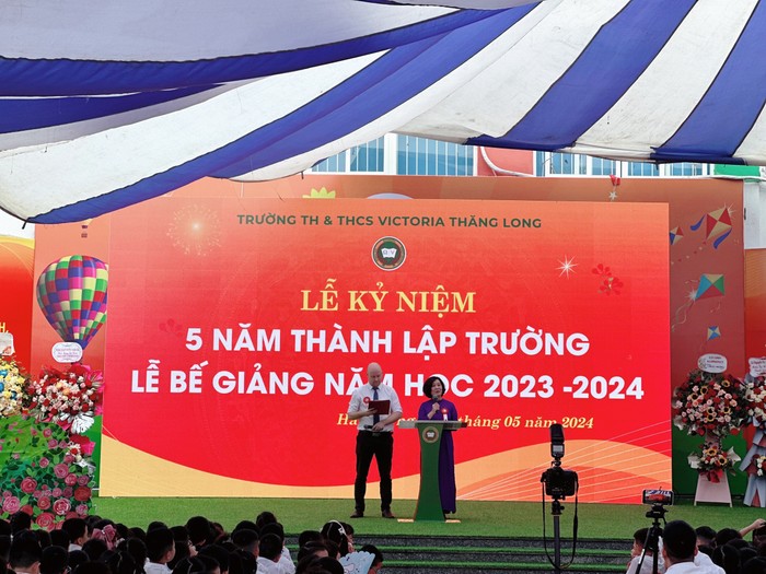 Ngày 24/5, tại Hà Nội, Trường Tiểu học và Trung học cơ sở Victoria Thăng Long long trọng tổ chức lễ kỉ niệm 5 năm thành lập trường và bế giảng năm học 2023-2024. e9ef659e06e6a6b8fff7.jpg