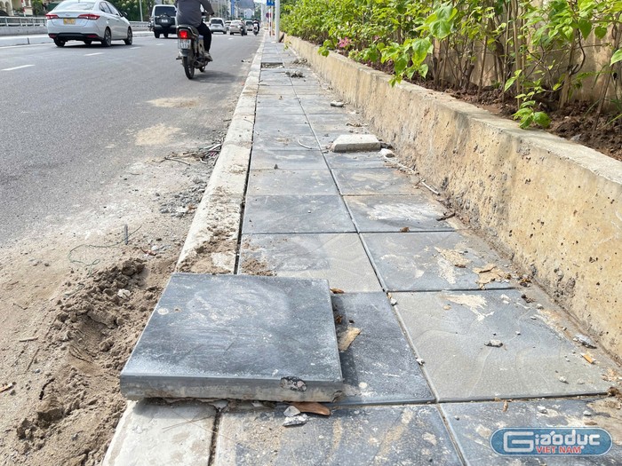 Cận cảnh một viên đá lát vỉa hè. GDVN_8.jpg