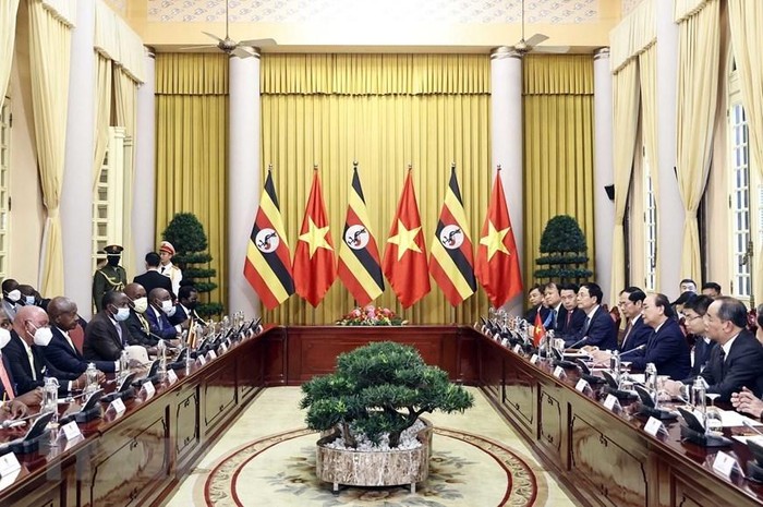 Chủ tịch nước Nguyễn Xuân Phúc hội đàm với Tổng thống Uganda Yoweri Kaguta Museve. (Ảnh: TTXVN)