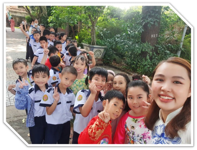 Cô Ngô Thị Thanh Phương và học sinh Trường tiểu học Nguyễn Bỉnh Khiêm, Quận 1 (ảnh: NVCC) coPhuongNBK.jpg