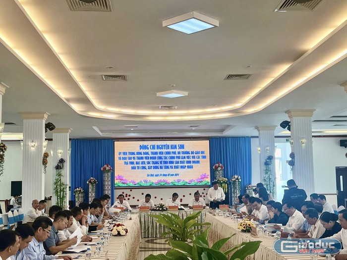 Toàn cảnh buổi làm việc của Bộ trưởng Nguyễn Kim Sơn với 3 tỉnh Trà Vinh, Bạc Liêu, Sóc Trăng (ảnh: Thắng Lợi) gdvn_toancanhlv.jpg