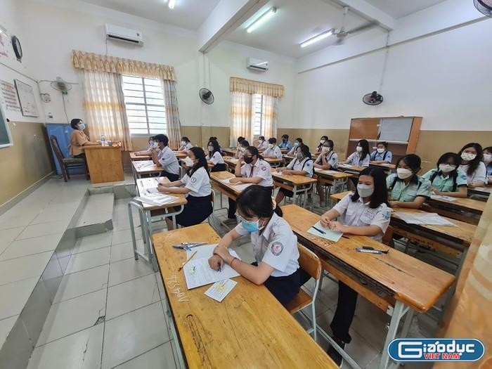 Thí sinh trong một kỳ thi tuyển sinh vào lớp 10 ở Thành phố Hồ Chí Minh (ảnh minh họa: V.D) gdvn-thisinhtruocgiolambaivan-1503-5965.jpg