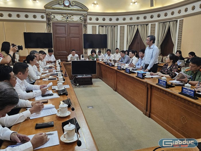 Quang cảnh buổi làm việc của Thứ trưởng Nguyễn Văn Phúc với Ủy ban Nhân dân Thành phố Hồ Chí Minh. (ảnh: V.D) gdvn_thiTNTHPT.jpg