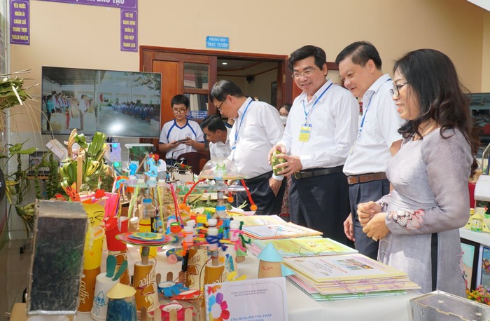 Các sản phẩm sáng tạo của học sinh. Ảnh: Sở GD&ĐT Cần Thơ cung cấp. z5271197404150_9c059e13f20ba5c1e557f590a712e261.jpg