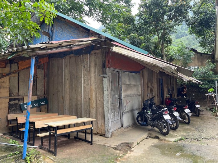 Nhà công vụ của giáo viên Trường Tiểu học Nà Thằn đã được đưa vào sử dụng lâu năm nên xuống cấp trầm trọng. image01320240523160659.jpg