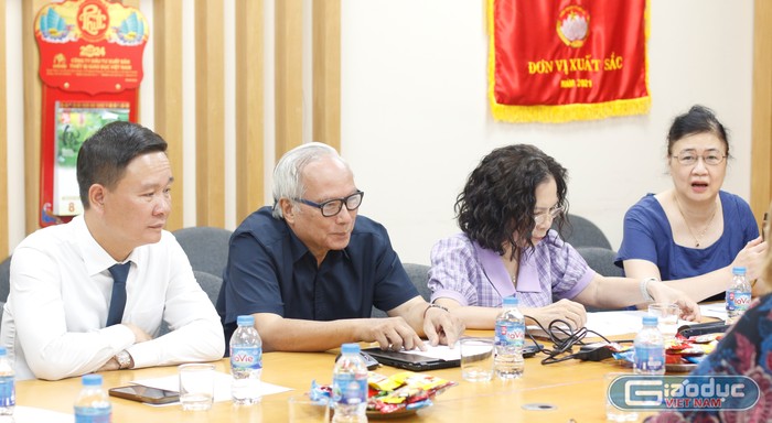 Thông qua buổi làm việc, Hiệp hội đã đề xuất Hội đồng Anh hỗ trợ một số nội dung nhằm tăng cường sự hợp tác, nâng cao chất lượng giáo dục đại học tại Việt Nam trong thời gian tới. GDVN_hh.JPG