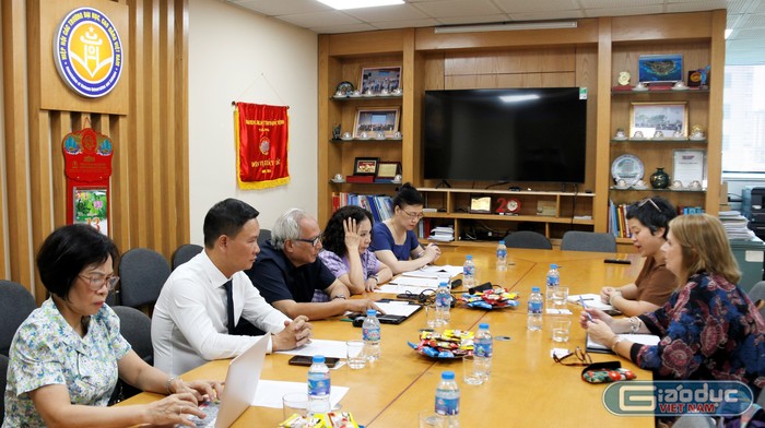 Toàn cảnh buổi làm việc. GDVN_toàn.JPG