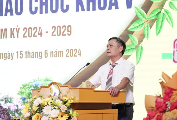 Nhà giáo Lưu Đức Hòa - Chủ tịch Hội Cựu giáo chức Đại học Đà Nẵng phát biểu chúc mừng Đại hội. dai-hoi-cgc.jpg
