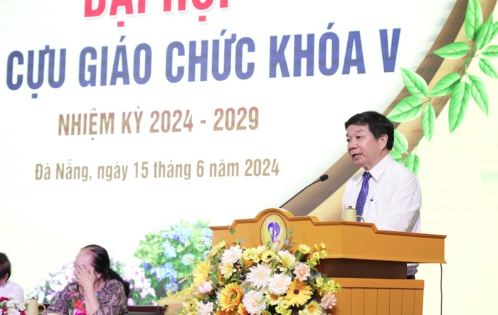 Phó Giáo sư, Tiến sĩ Trần Xuân Bách - Phó Hiệu trưởng Trường Đại học Sư phạm (Đại học Đà Nẵng) phát biểu chúc mừng Đại hội. dai-hoi-cgc-_pht-nha-truong-phat-bieu.jpg