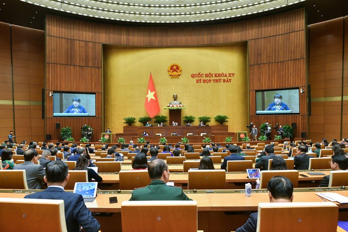 Quốc hội nghe Chủ nhiệm Ủy ban Xã hội Nguyễn Thúy Anh báo cáo giải trình, tiếp thu, chỉnh lý dự thảo Luật Bảo hiểm xã hội (sửa đổi). Ảnh: quochoi.vn. 290620240824-a4.jpg